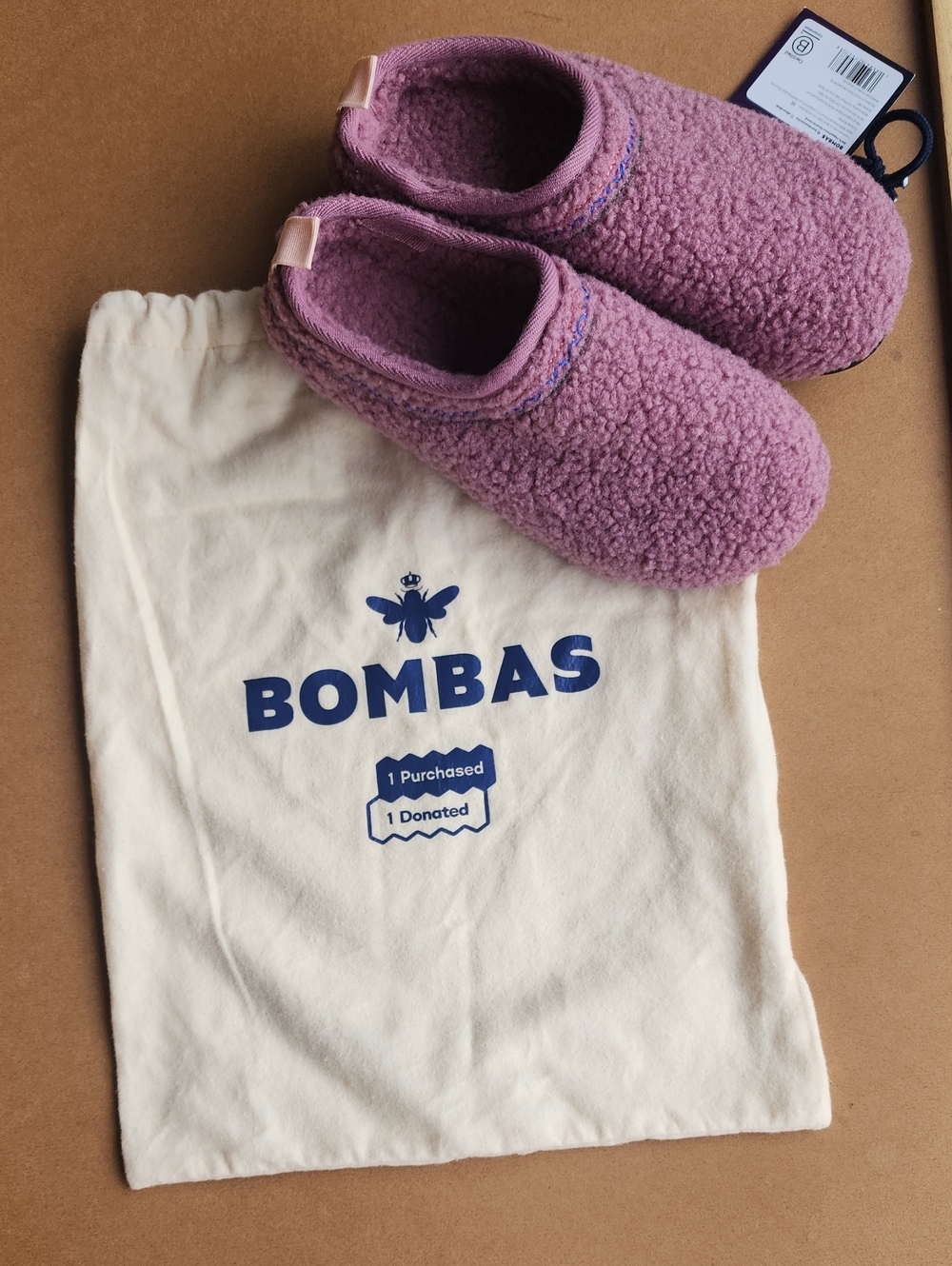 Bombas Sherpa Slip-On Slippers in Mauve with Cream Heel Tabs
